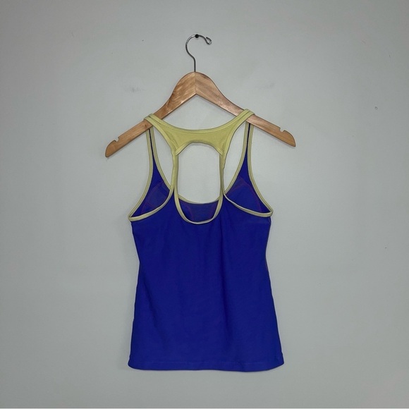 Nike Tank Top Women's Size XS Blue Yellow Vintage Printed Built-in Shelf Bra - Picture 4 of 8